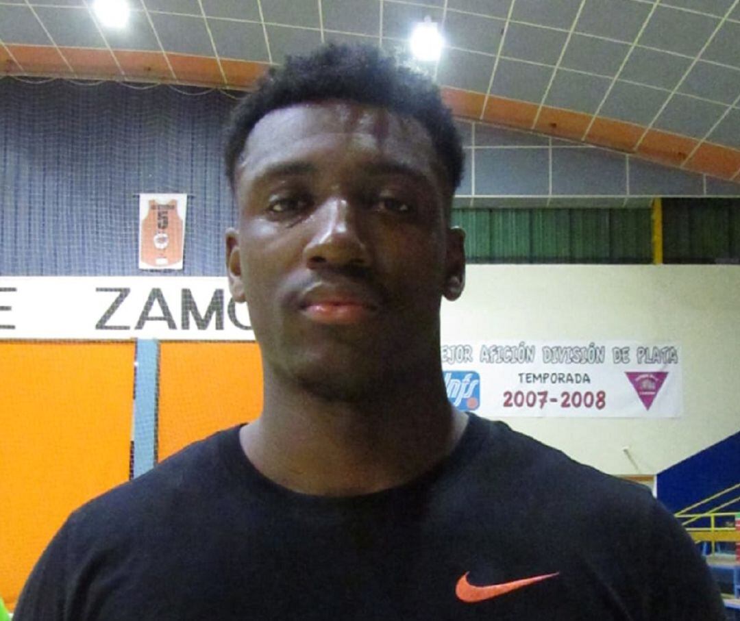 Troy Mcindoe, nuevo pívot del equipo