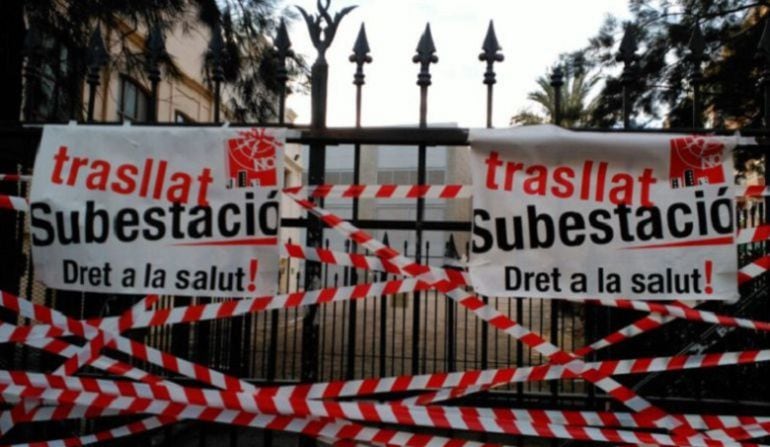 Carteles en contra de la subestación eléctrica de Patraix para su traslado a Nuevo Cauce