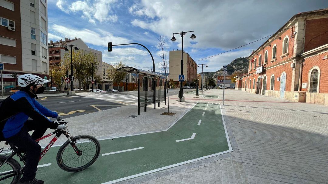 Los trabajos han permitido mejorar la accesibilidad y una ordenación del entorno de la estación del tren de Alcoy.