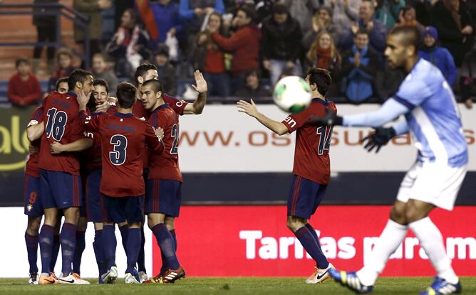 Los jugadores de Osasuna celebran el gol de Álvaro Cejudo.
