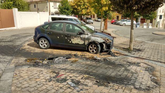 Coche incendiado en Cuéllar