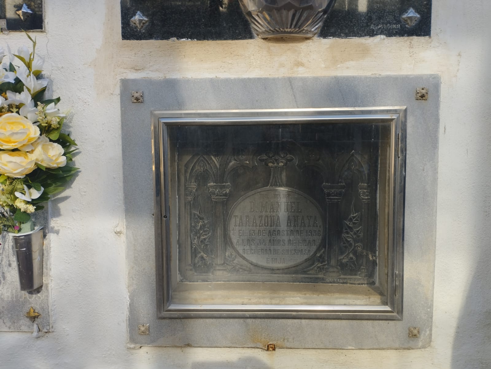 Tumba del capitán Manuel Tarazona en el cementerio de San Rafael de Córdoba.