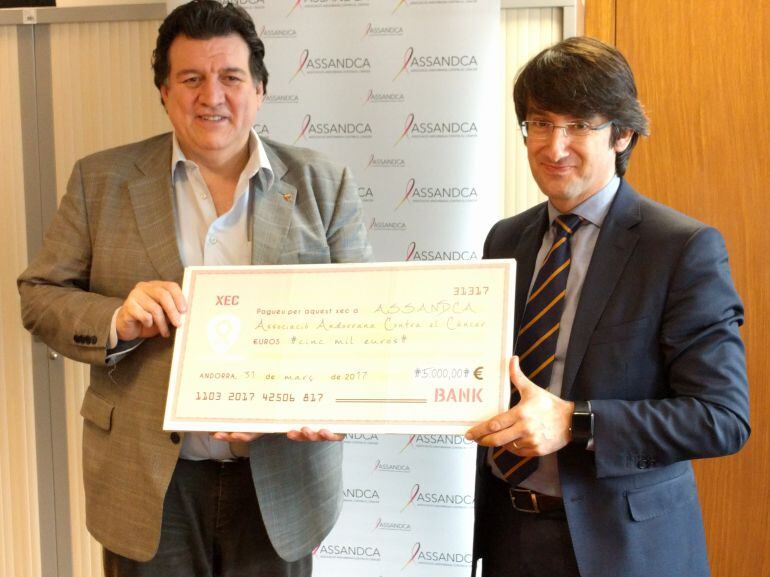 Josep Saravia, president d'Assandca, i Manel Simon de Mamapop  en una col·laboració de les dues entitats