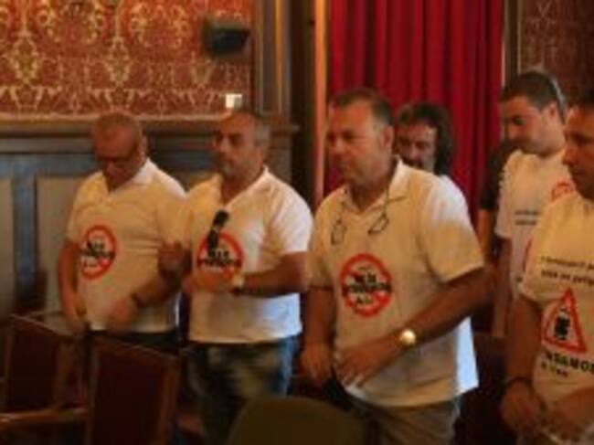 Treballadors d'ADIF al ple municipal de Tarragona.