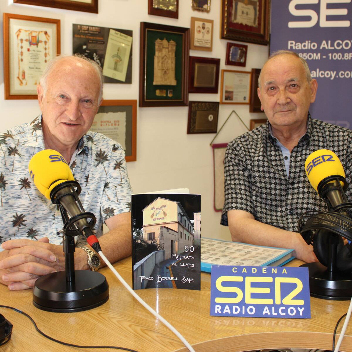 Paco Borrell publica un libro con retratos a lápiz de 50 componentes de la Penya Bon Humor