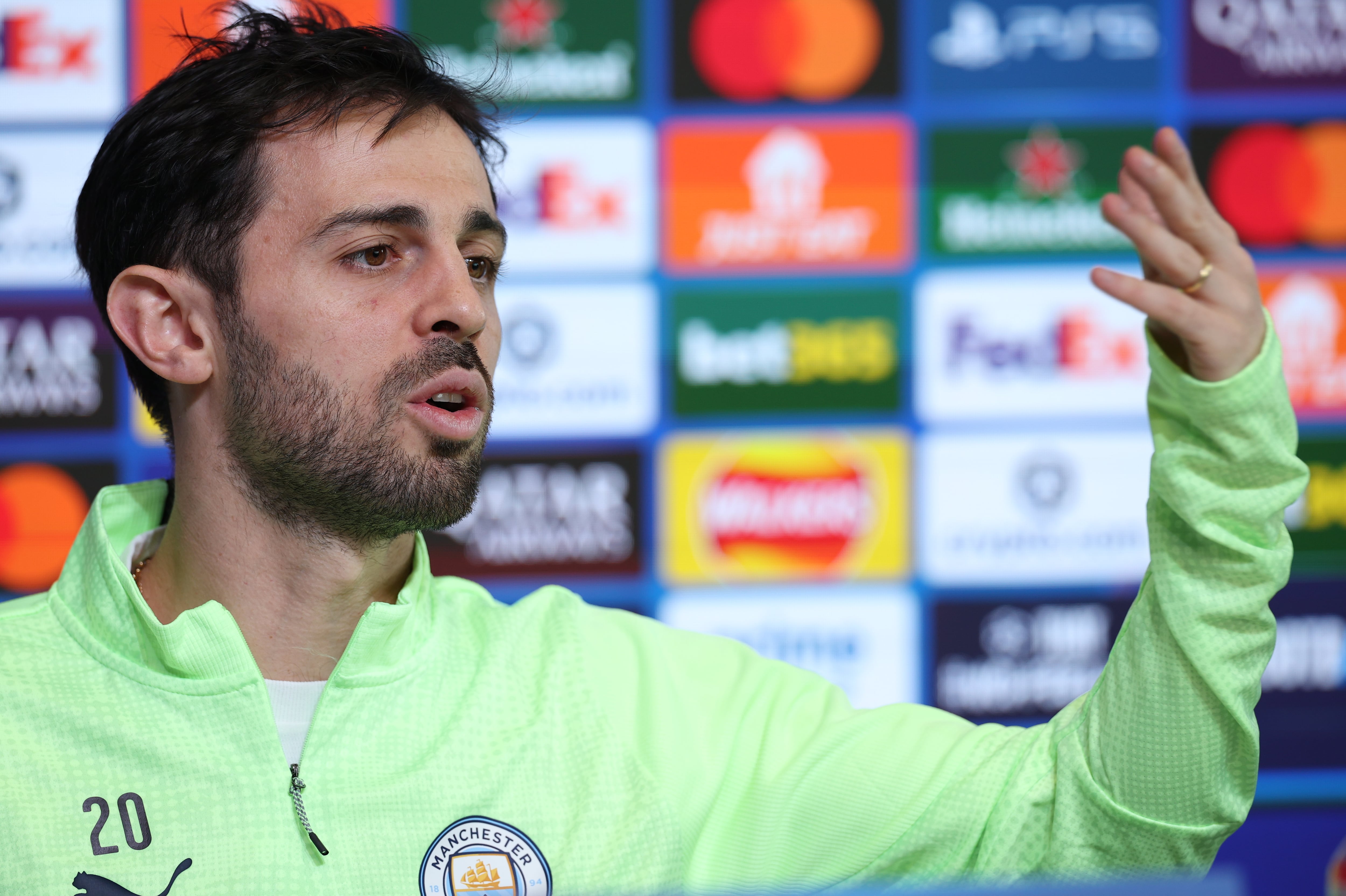 Bernardo Silva, jugador del Manchester City, responde a las preguntas de la prensa