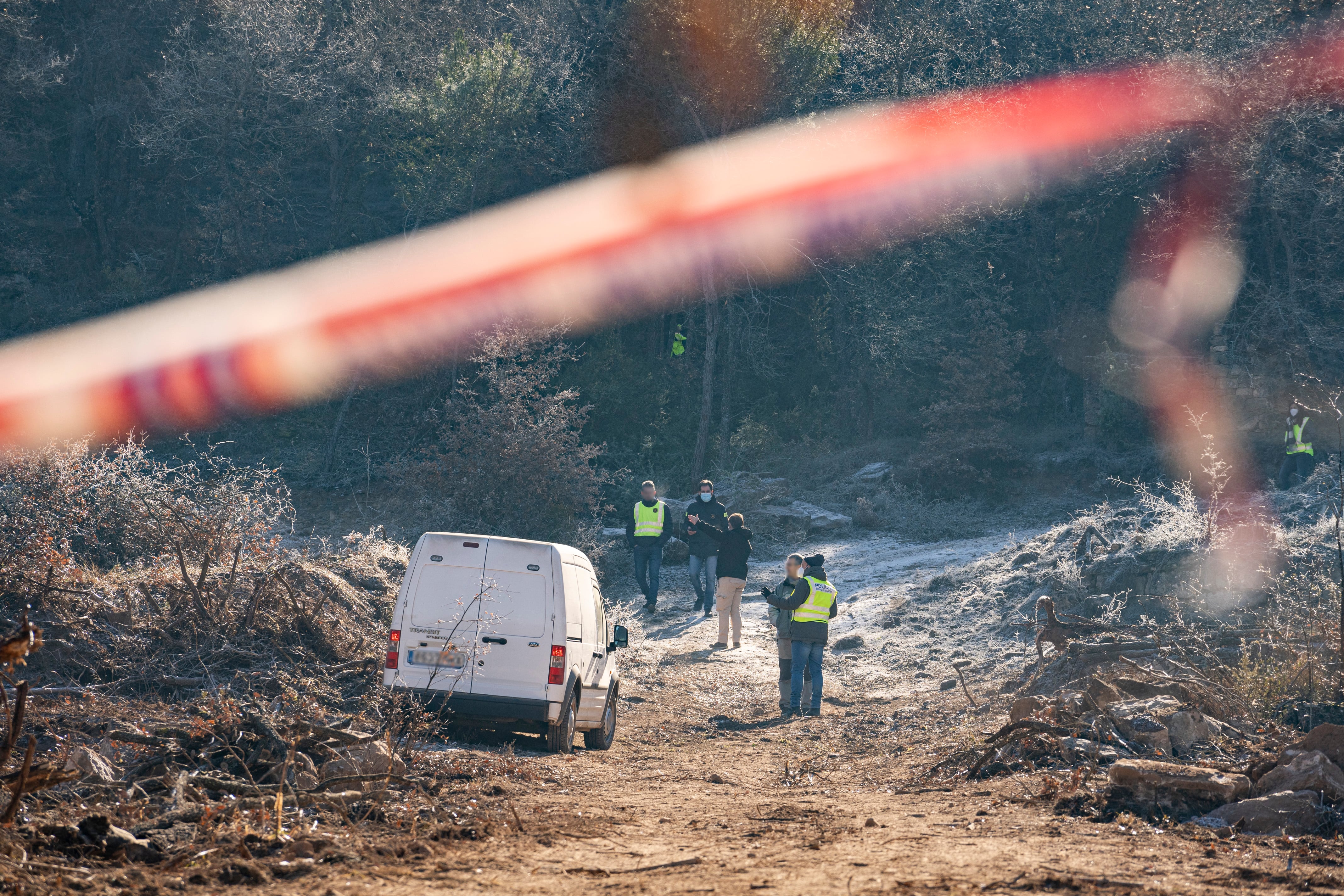 El Mossos d'Esquadra durant la investigació de l'assassinat a la Baronia de Rialb, l'any 2022
