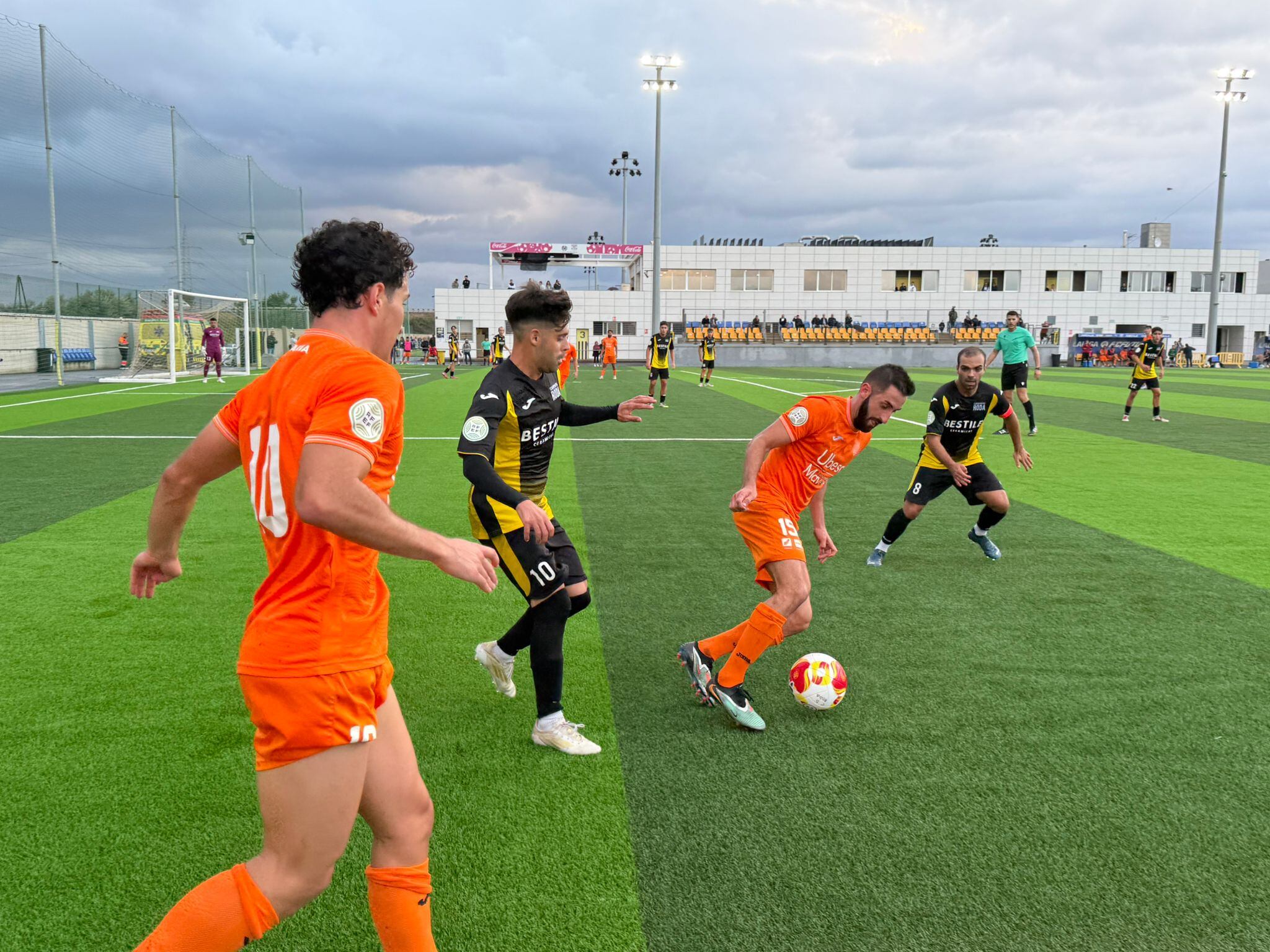 Imagen del encuentro entre el CD Roda y el Atzeneta UE