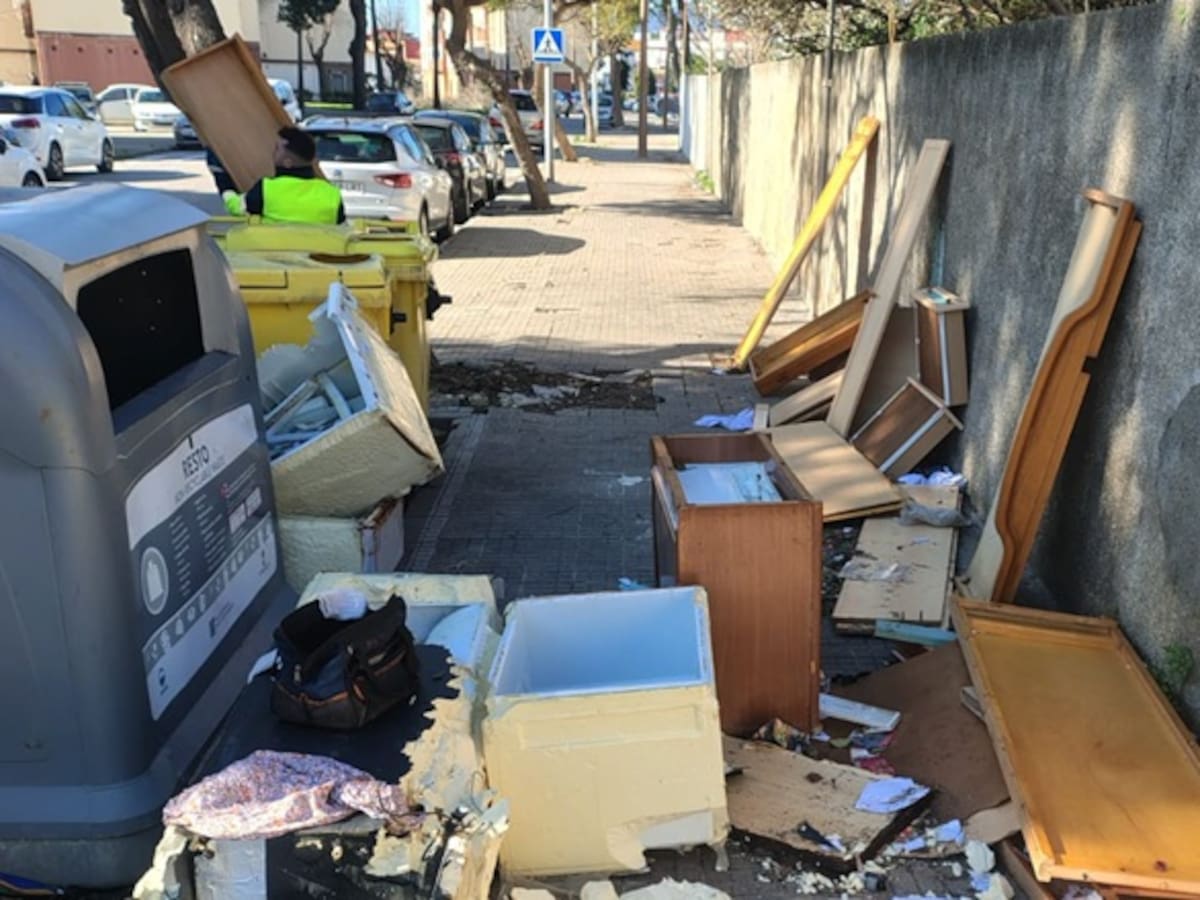 Nuevo vertido incontrolado de residuos en La Línea