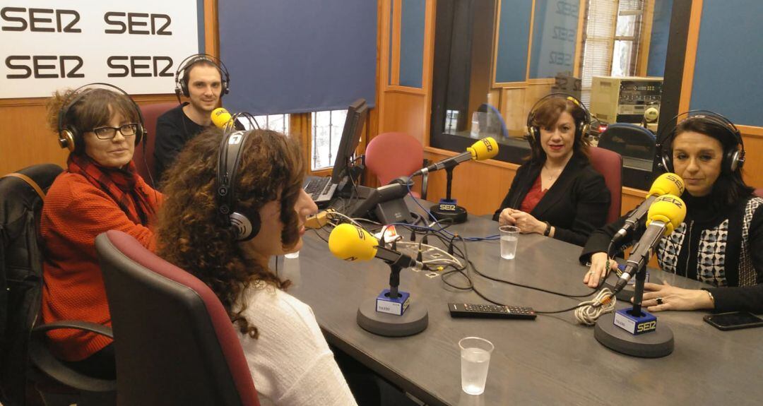 Tertulia con la responsable de Empleo de CC. OO. en Castilla-La Mancha, María Ángeles Castellanos; la presidenta del CERMI en la región, Cristina Gómez; la presidenta de la asociación &#039;María de Padilla&#039;, Macarena Alonso y la vicepresidenta regional de la asociación agraria ASAJA, Blanca Corroto