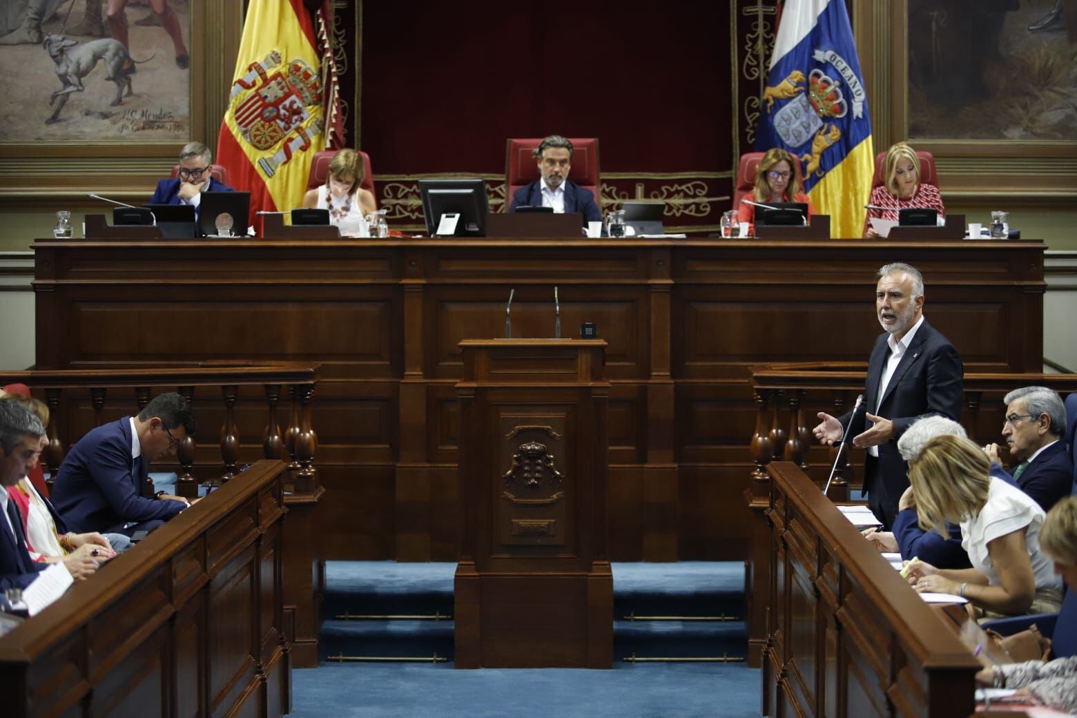 Ángel Víctor Torres, presidente de Canarias, durante una sesión del Pleno del Parlamento de Canarias