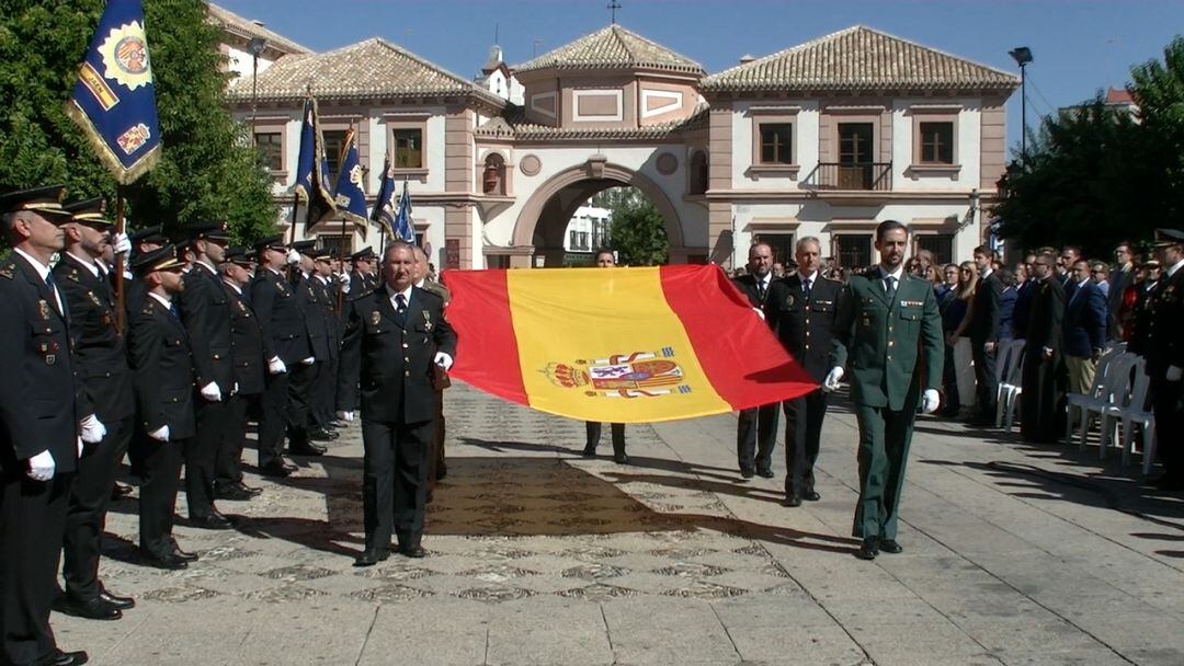 Acto institucional de la Policía Nacional en la Plaza de España