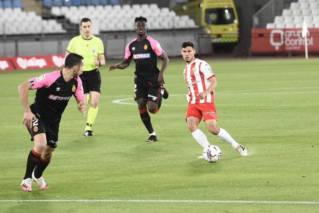 Lucas Robertone está yendo a más con el Almería.