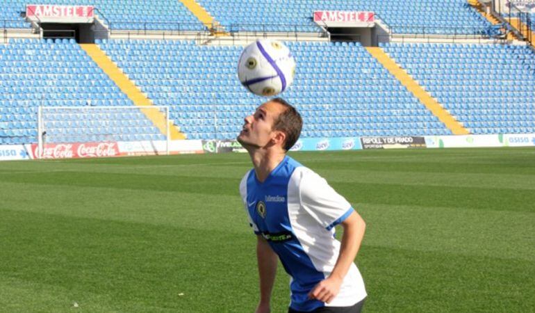 Álvaro durante su presentación