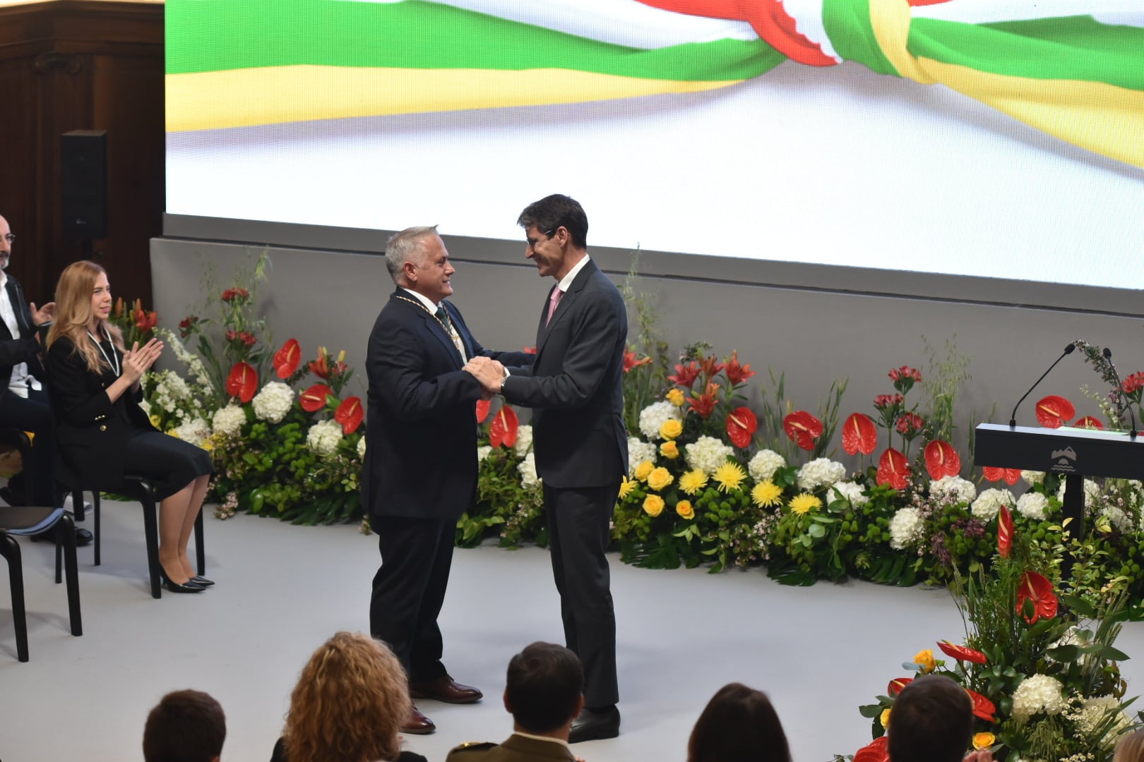 Jorge Loyo, presidente de la Federación Riojana de Municipios recibe la Medalla de La Rioja