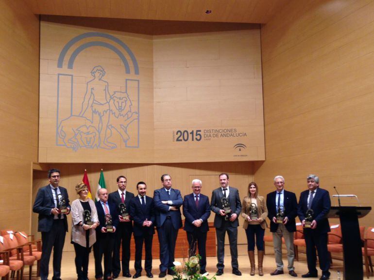 El director de la SER, distinguido en Cádiz con la Bandera de Andalucía La Junta de Andalucía ha destacado al periodista Antonio Hernández-Rodicio con el reconocimiento especial dentro de las distinciones con motivo del Día de Andalucía en la provincia de Cádiz. El 