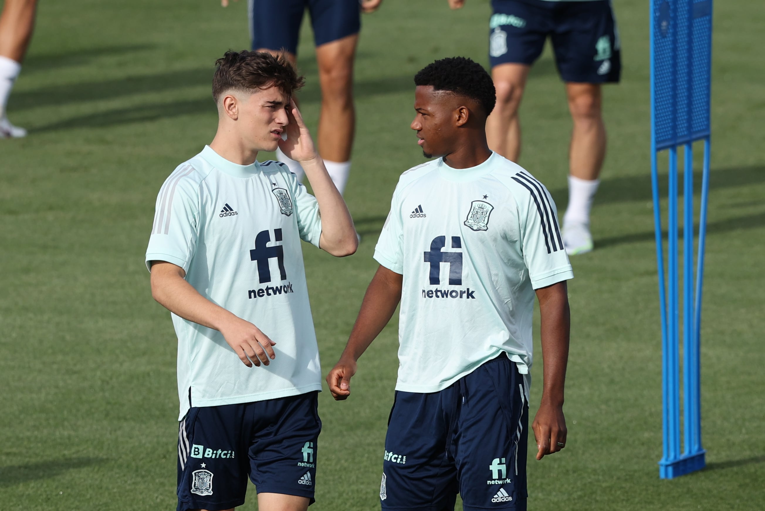 Ansu Fati y Gavi en una sesión de entrenamiento de la Selección Española