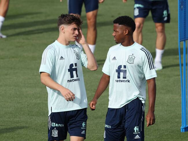 Ansu Fati y Gavi en una sesión de entrenamiento de la Selección Española