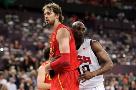 Pau Gasol y Kobe Bryant durante la final en Londres 2012