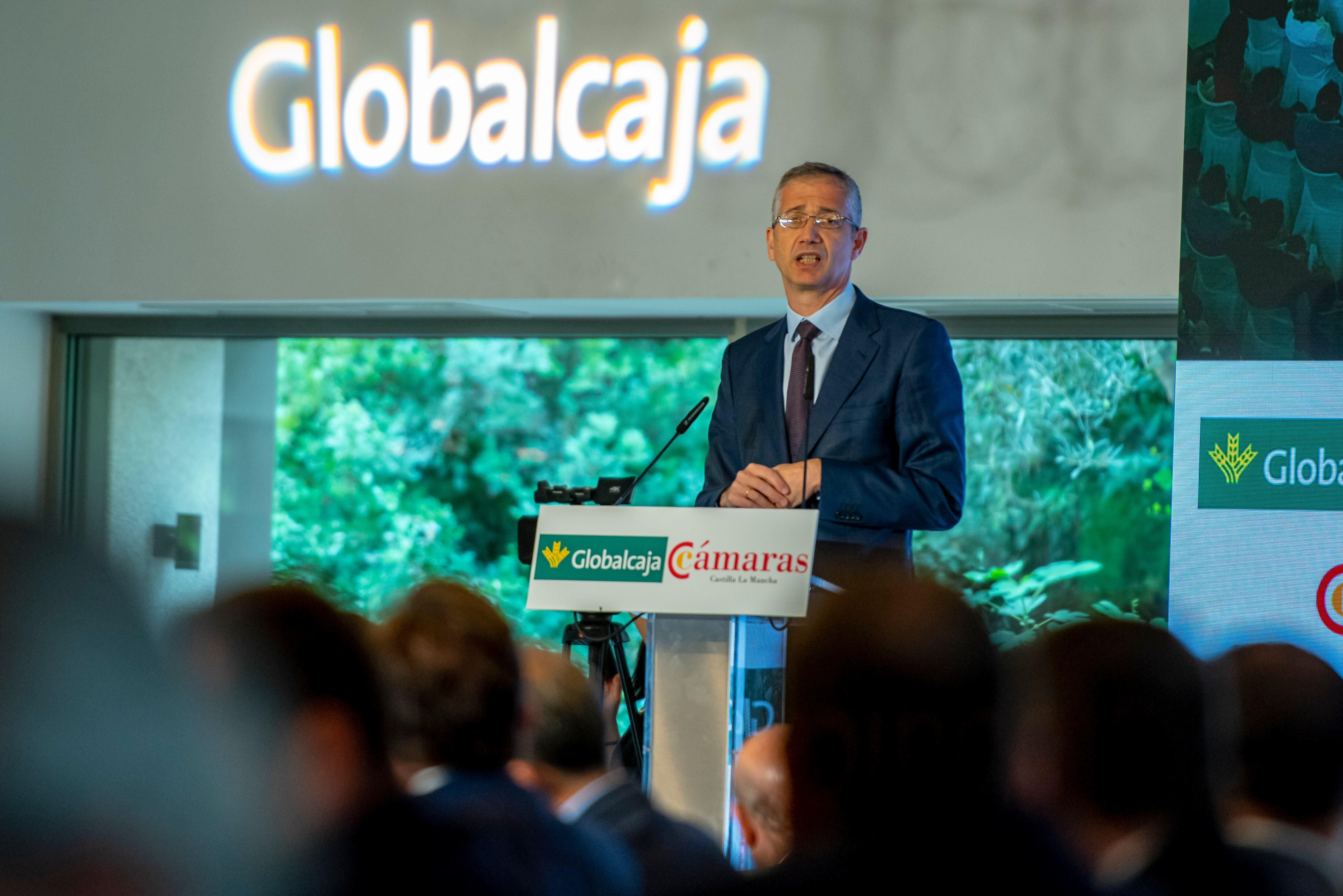 GRAF3488. TOLEDO, 26/09/2022.- El gobernador del Banco de España, Pablo Hernandez de Cos, participa en un desayuno empresarial organizado por Globalcaja y el Consejo de Cámaras de Comercio de Castilla-La Mancha en Toledo, este lunes. EFE/ Ismael Herrero
