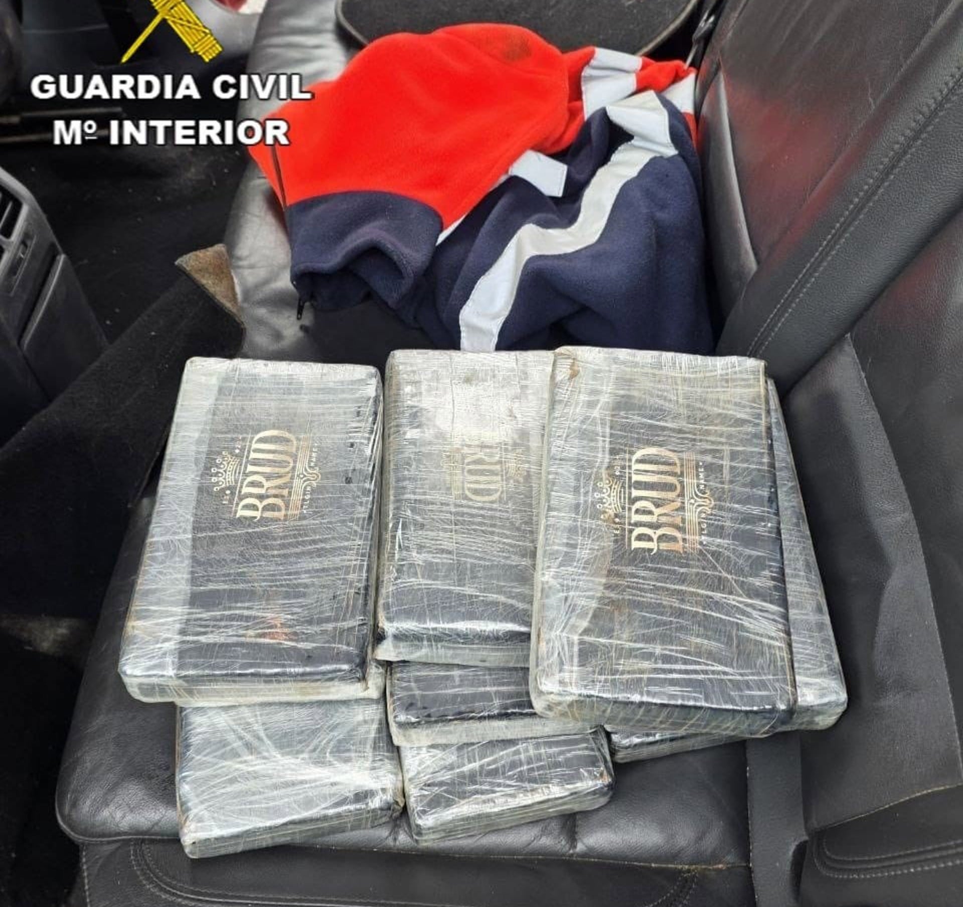 Paquetes de cocaína intervenidos ocultos en un vehículo en un control en Jerez