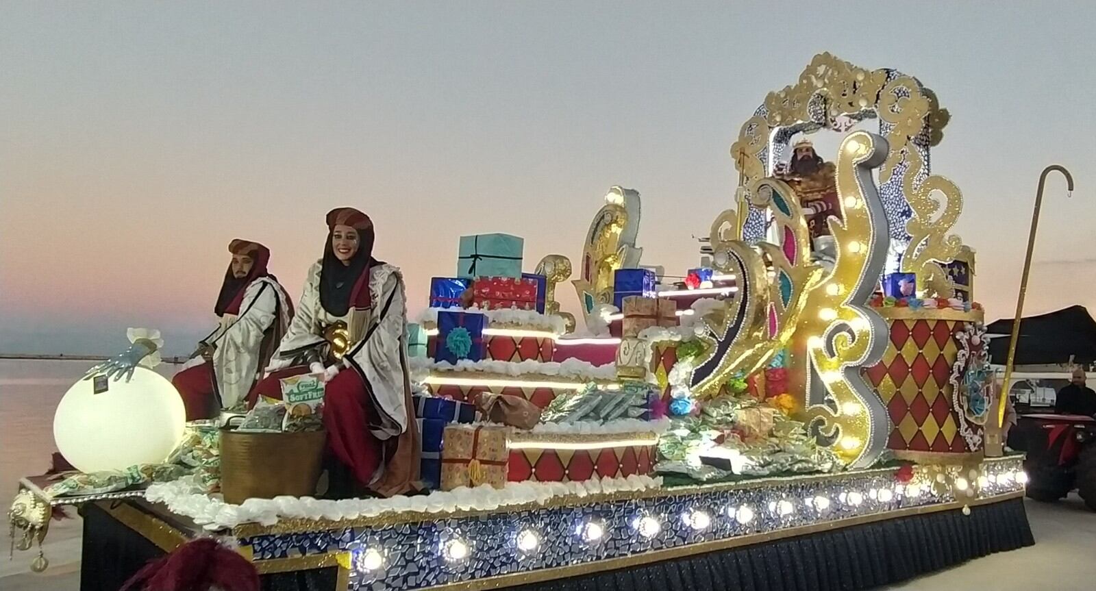 Carroza del rey Gaspar, en la cabalgata de Reyes Magos de Dénia, en su edición 2023.