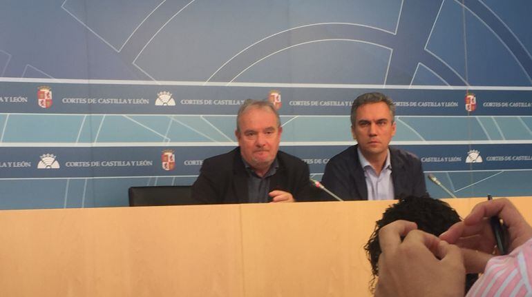José Francisco Martín (i) y Javier Izquierdo (d), durante una rueda de prensa