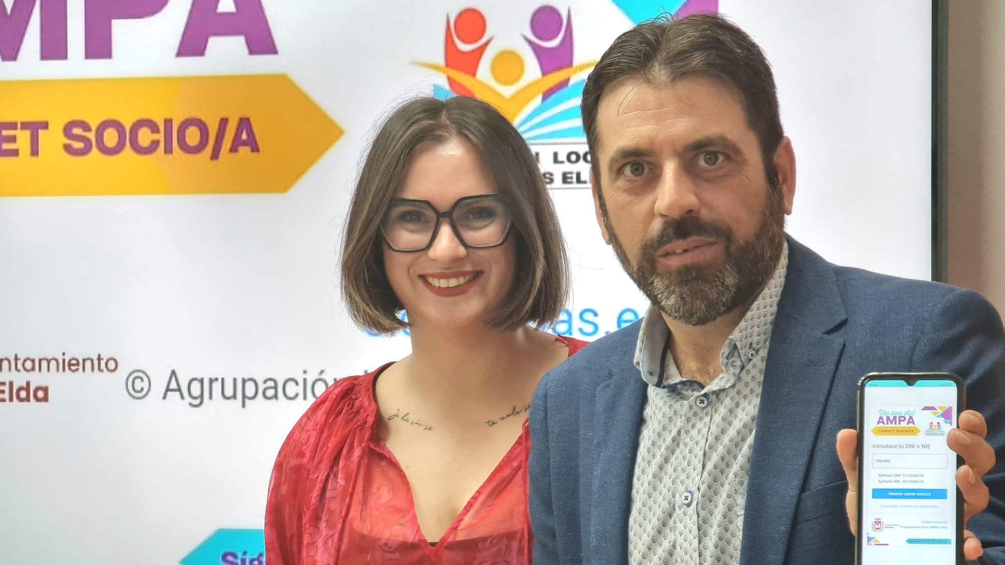 María Gisbert, concejala de Educación de Elda junto a Carlos Vicente, presidente de la Agrupación de AMPA de Elda