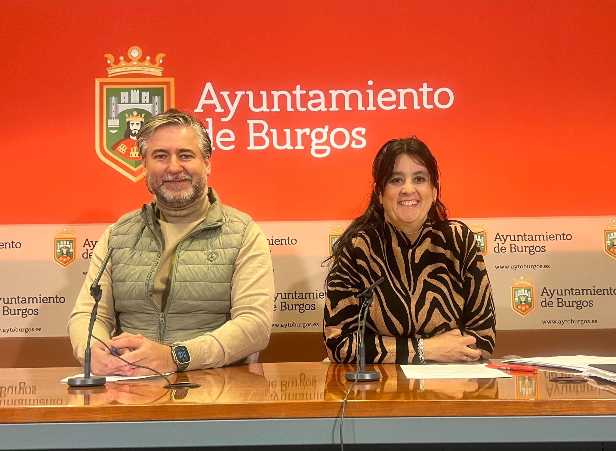 Los concejales del PSOE, Julián Vesga, y Virginia Escudero, han hablado de participación ciudadana y de deportes