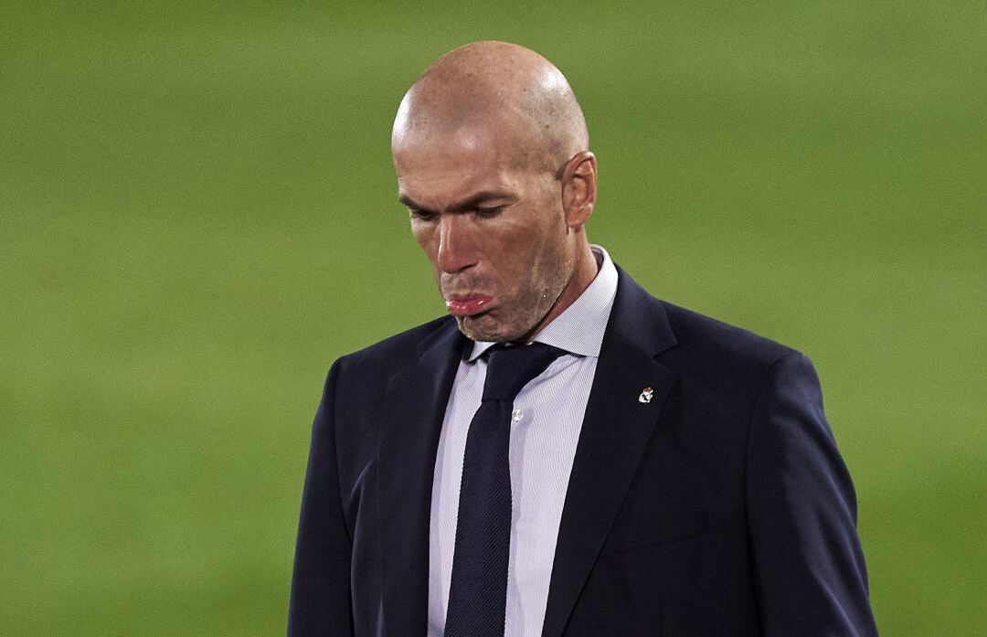 Zidane, durante el Real Madrid - Cádiz de la temporada 2020-2021