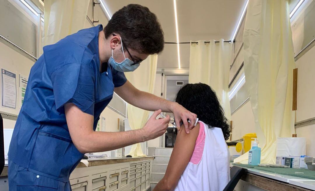 Els més joves ja poden demanar per rebre el vaccí.