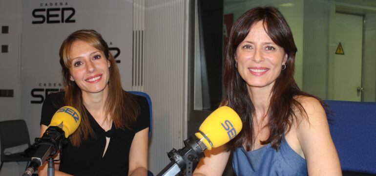 Aitana Sánchez-Gijón, junto a Macarena Berlín, en &#039;Hoy por hoy&#039;. 