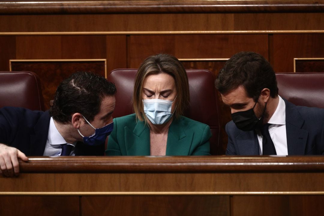 El secretario general del Partido Popular, el murciano Teodoro García Egea; la portavoz del PP en el Congreso de los Diputados, Cuca Gamarra; y el líder del PP, Pablo Casado.