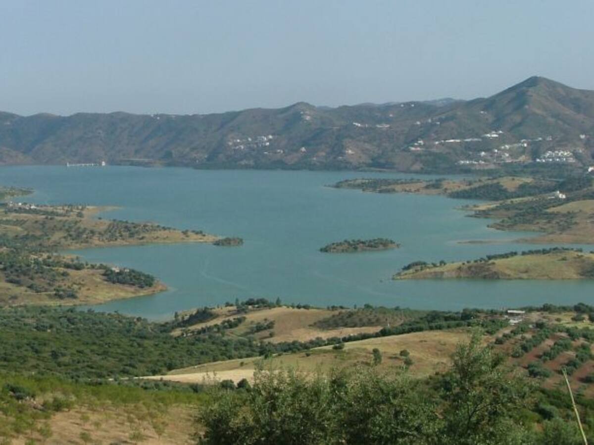 Los pantanos de Málaga ganan agua para garantizar el consumo de dos años