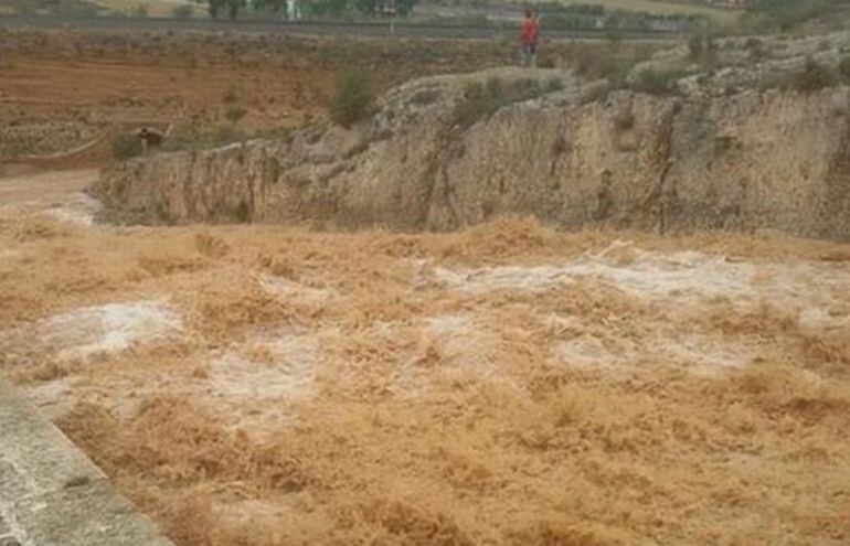 Imagen de una de las riadas de agua que provocó la tormenta