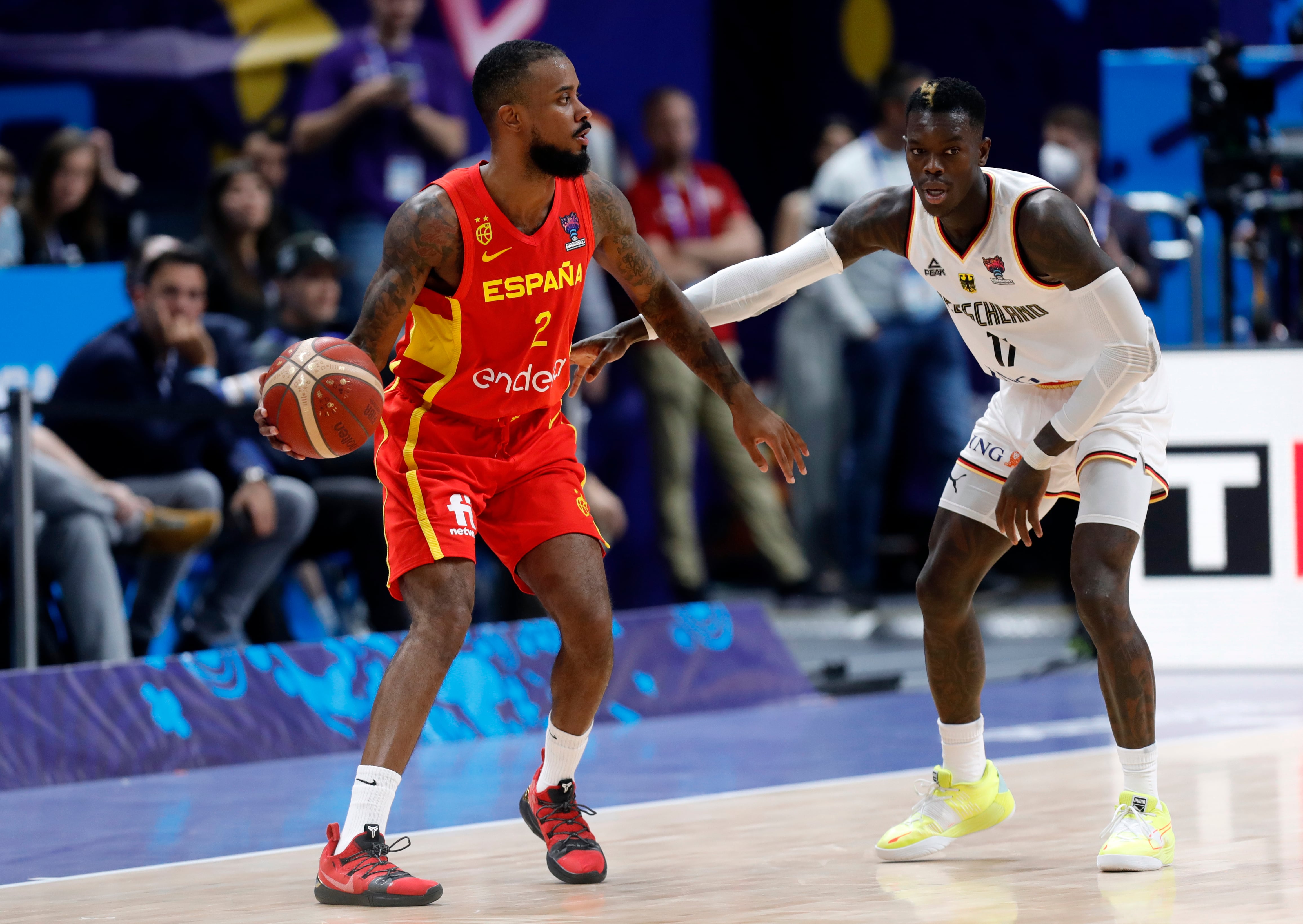 Dennis Schroeder y Lorenzo Brown