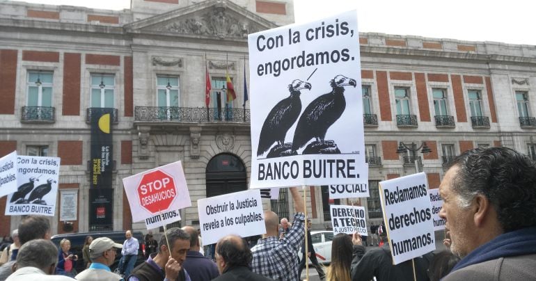 Manifestación contra los fondos buitre en la Puerta del Sol de Madrid