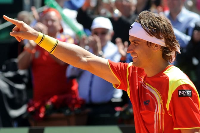 El tenista español David Ferrer celebra la consecución del primer set ante el austriaco Jürgen Meltzer