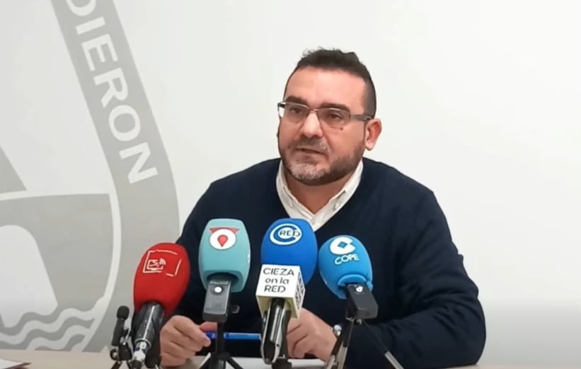 Francisco Martínez durante una rueda de prensa