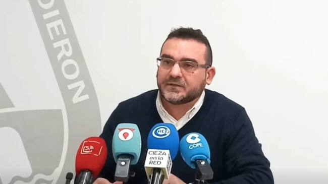 Francisco Martínez durante una rueda de prensa