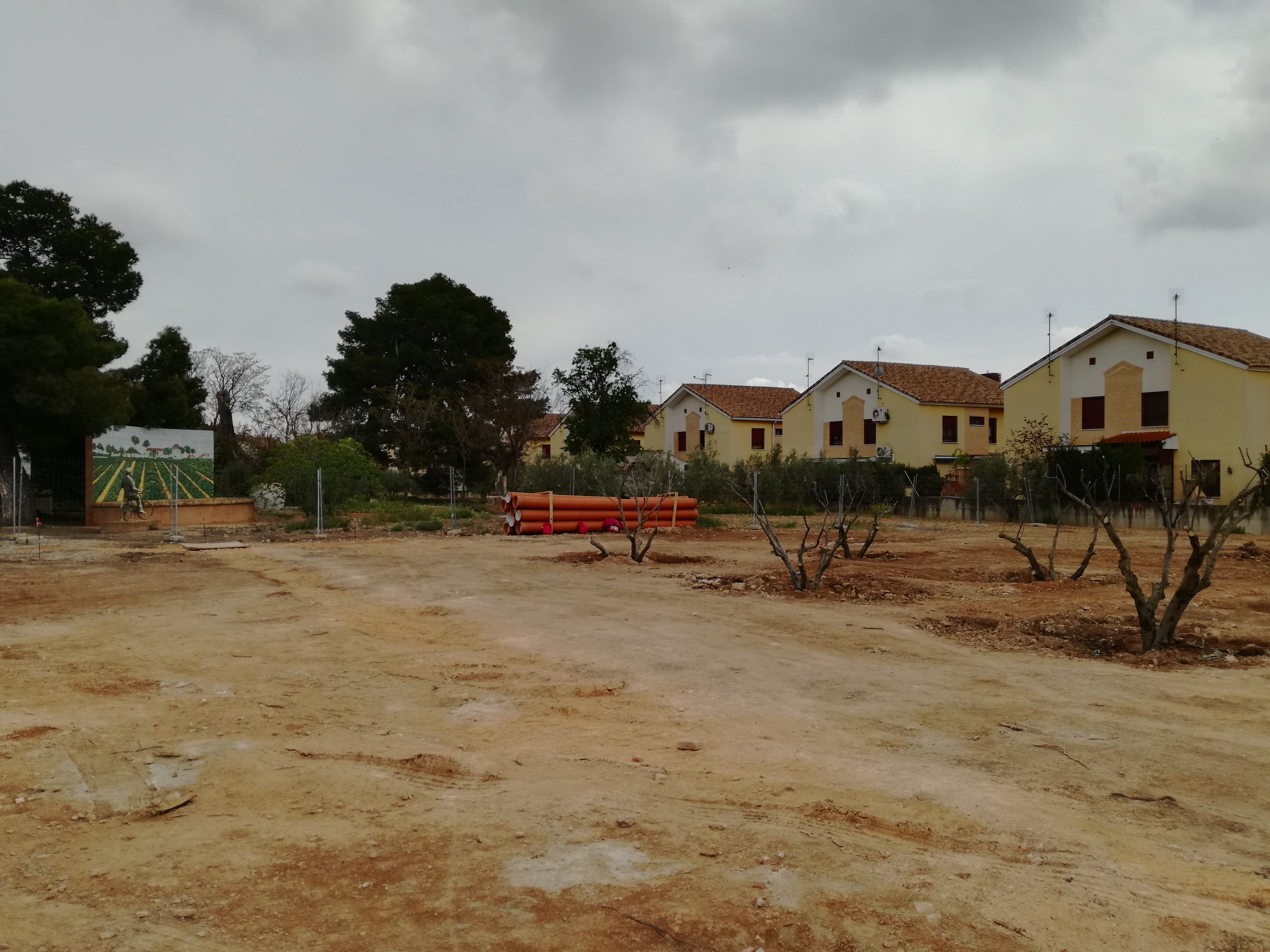 Imagen del aspecto actual del futuro parque público que se instalará en la antigua Viña Lola de Valdepeñas (Ciudad Real)