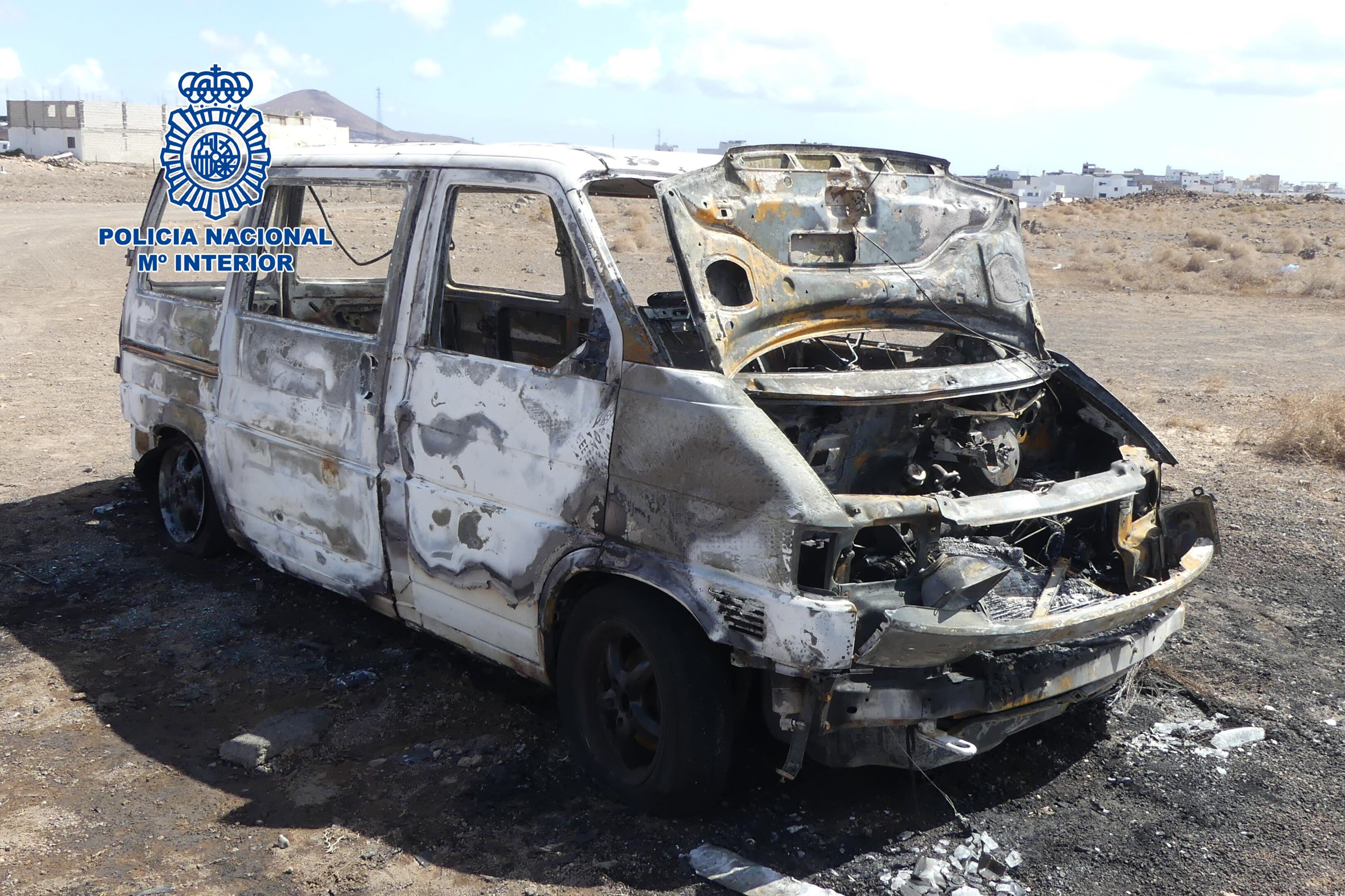 Furgoneta presuntamente robada por el detenido y calcinada en Argana Alta.