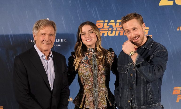 Actors Harrison Ford, Ana de Armas and Ryan Gosling attend a photocall for &#039;Blade Runner 2049&#039; at the Villa Magna Hotel on September 19, 2017 in Madrid, Spain