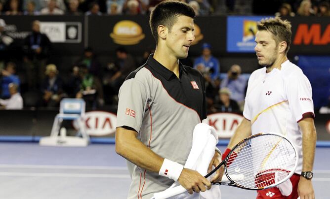 Djokovic y Wawrinka se cruzan en un momento del partido