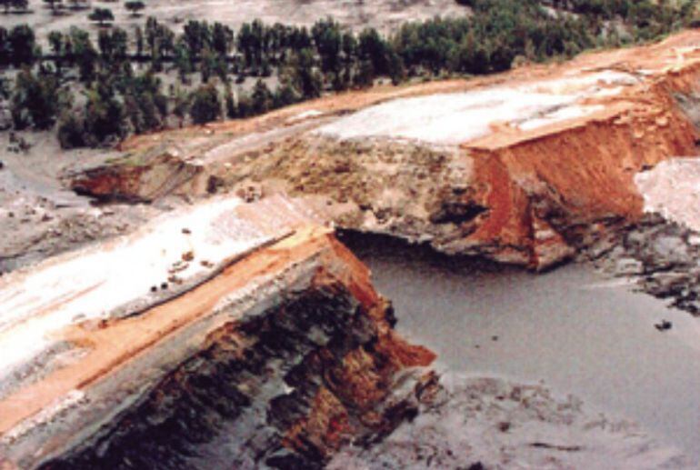 Rotura de la presa de la mina de Boliden en Aznalcollar