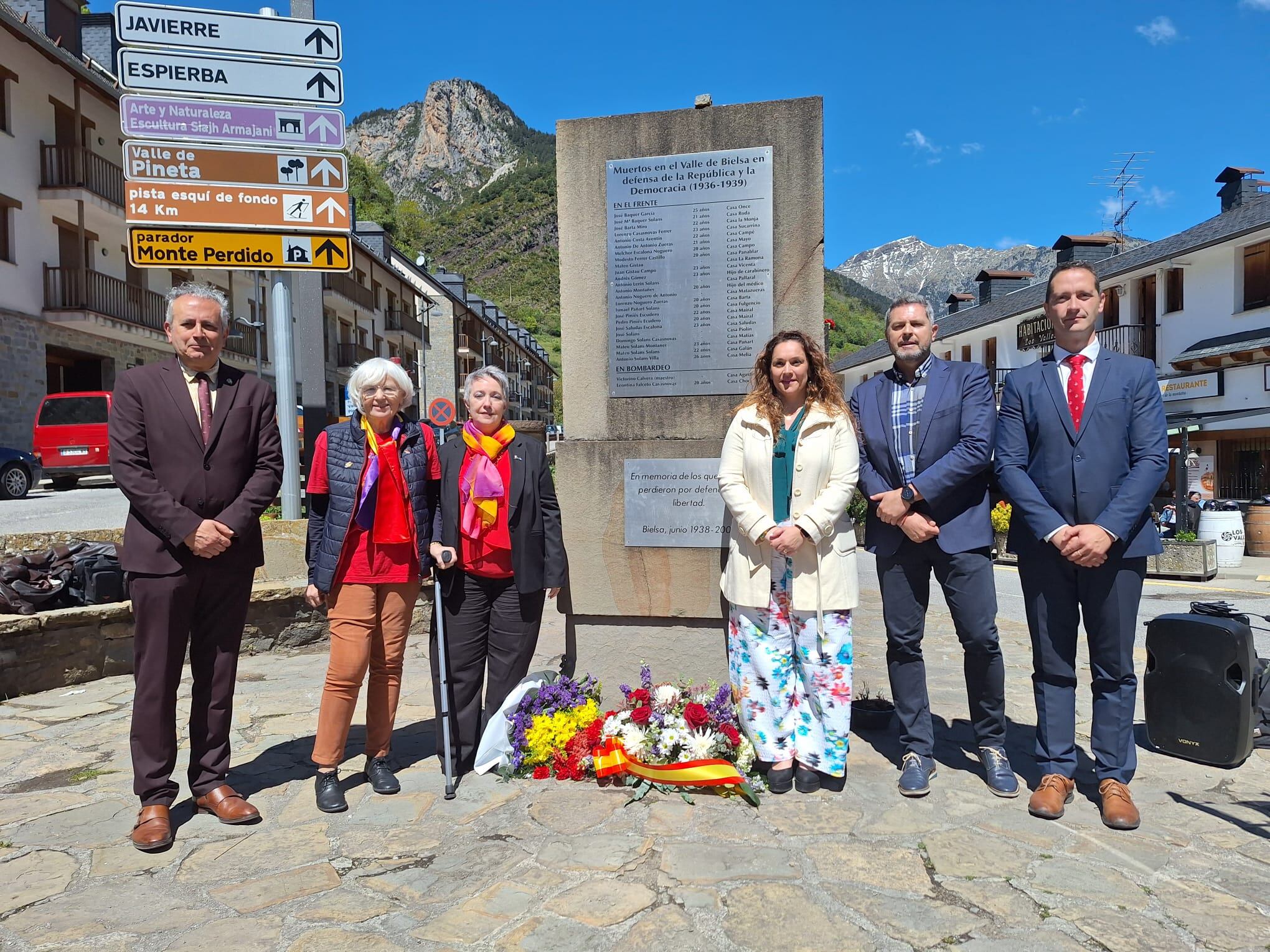 El Día del Exilio se ha celebrado en el monolito conmemorativo de la Bolsa de Bielsa. Foto: Delegación del Gobierno en Aragón