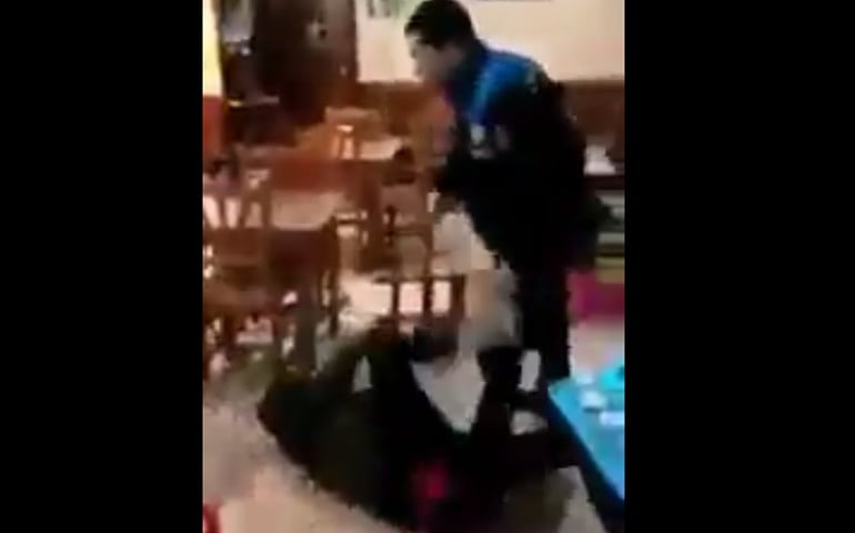 Captura del vídeo del momento de la agresión