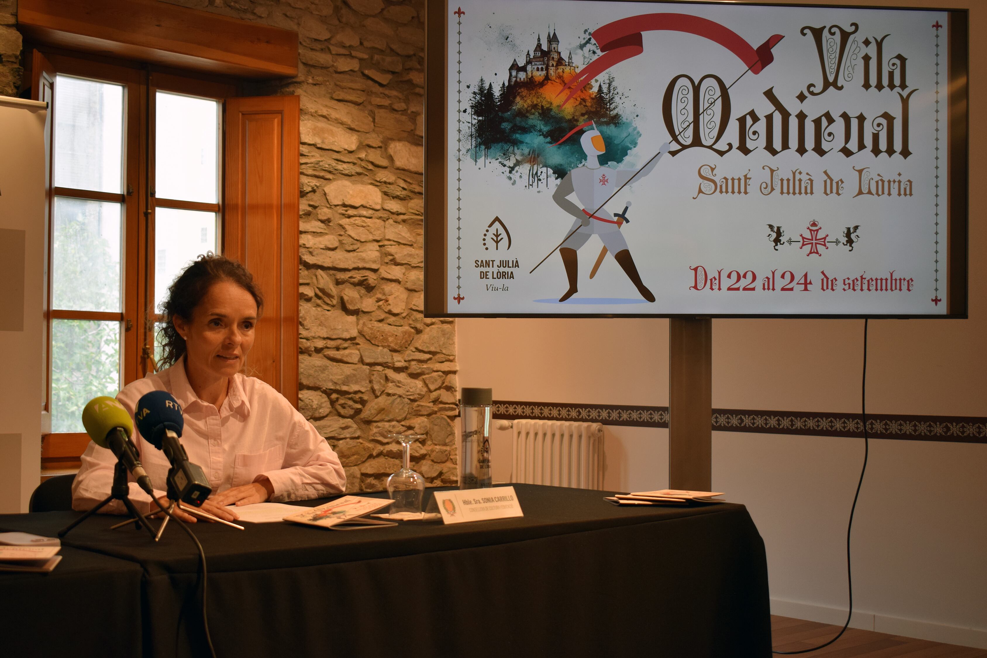 La consellera de Cultura i Educació, Sònia Carrillo, durant la presentació de la 20a Vila Medieval de Sant Julià de Lòria.