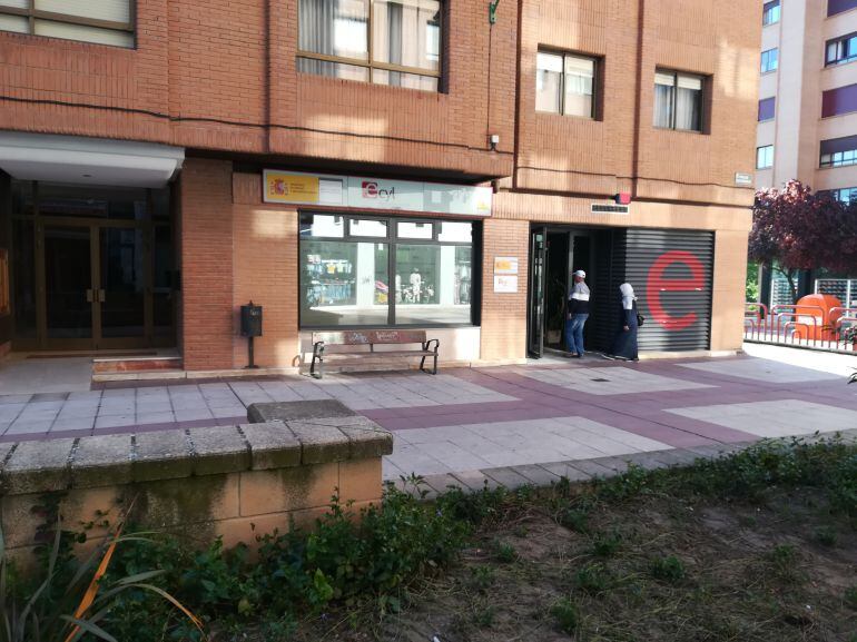 Fachada de la oficina de ECyL de Aranda