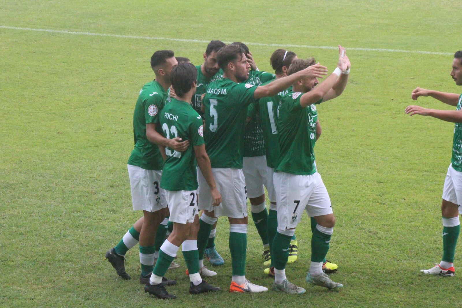 Jugadores del Toledo celebrando un gol